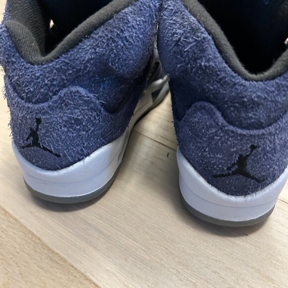 Nike Air Jordan Retro- Size 4 Boys - Picture 5 of 5